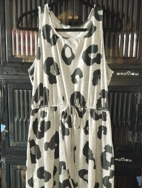 Sleeveless Grey Leopard-Print Midi Dress with Tie Waist
